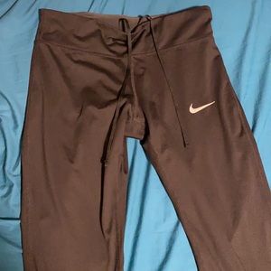 Nike Cropped leggings with drawstring.